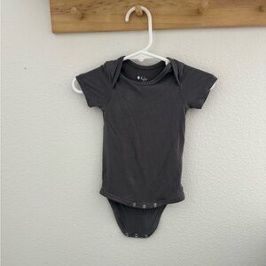 Kyte BABY Dark Charcoal Gray Bodysuit One Piece and Hat